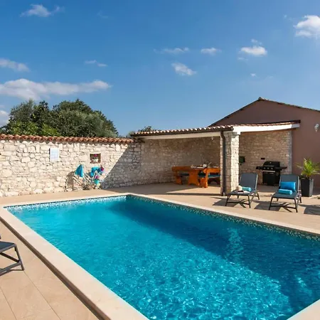 Amazing Lara With Private Pool By Wiibuk Marcana